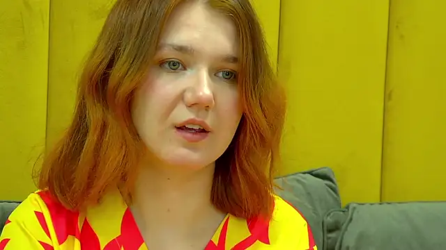 Snapshot of LessySmith chatting on November 21, 2025, 4:06 pm LessySmith online show from November 21, 2025, 4:06 pm