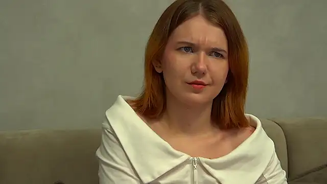 Snapshot of LessySmith chatting on October 19, 2025, 4:10 pm LessySmith online show from October 19, 2025, 4:10 pm