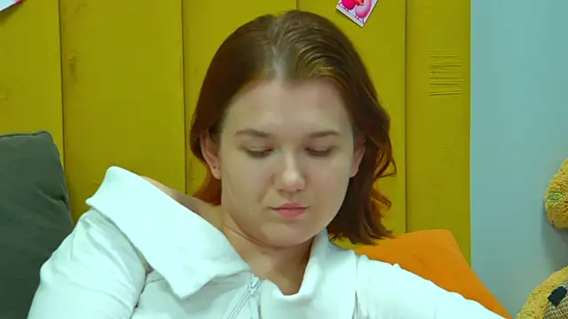 Snapshot of LessySmith chatting on February 14, 2026, 4:23 am LessySmith online show from February 14, 2026, 4:23 am