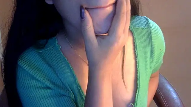 Hotty Bitch online show from May 4, 2026, 1:25 pm
