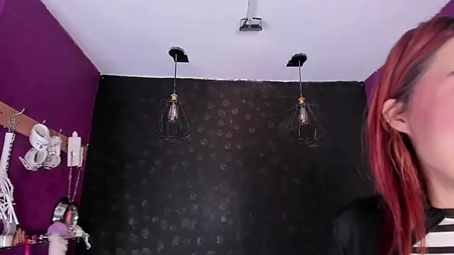 Alexa Slave online show from October 7, 2025, 7:04 pm