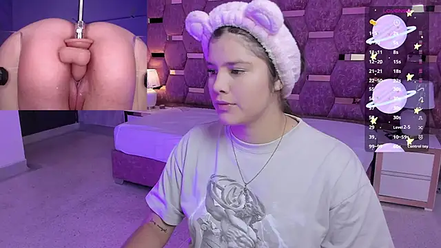 Snapshot of Trianna__ chatting on December 1, 2025, 1:45 pm Trianna online show from December 1, 2025, 1:45 pm