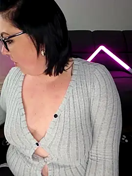 Snapshot of -BonnieBlack- chatting on November 4, 2025, 7:56 am -BonnieBlack- online show from November 4, 2025, 7:56 am