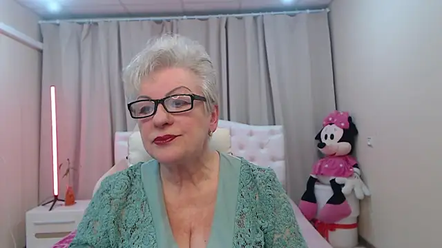 KayleSmoll online show from April 27, 2026, 6:39 pm