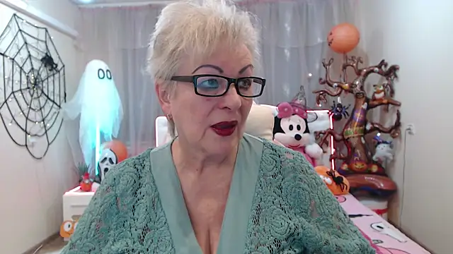 Snapshot of KayleSmoll chatting on October 31, 2025, 7:43 pm KayleSmoll online show from October 31, 2025, 7:43 pm