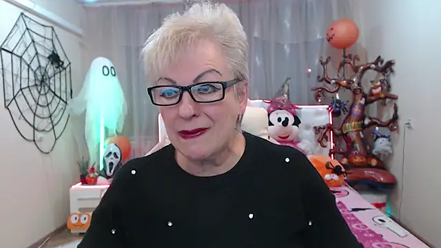 Snapshot of KayleSmoll chatting on November 4, 2025, 8:01 pm KayleSmoll online show from November 4, 2025, 8:01 pm