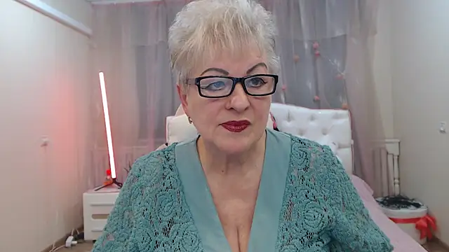 Snapshot of KayleSmoll chatting on November 21, 2025, 7:46 pm KayleSmoll online show from November 21, 2025, 7:46 pm