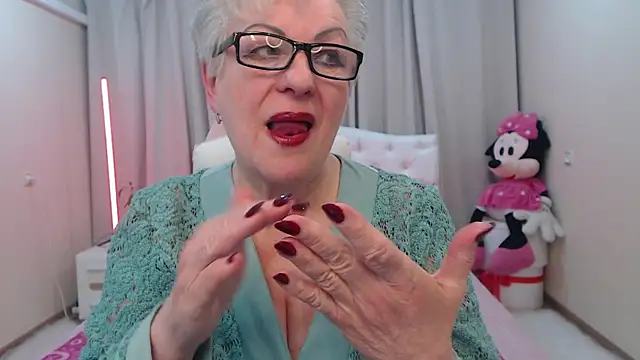KayleSmoll online show from April 28, 2026, 2:27 am