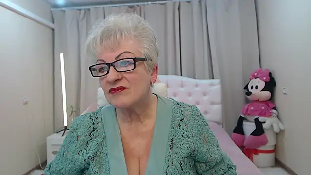 KayleSmoll online show from May 5, 2026, 6:33 pm