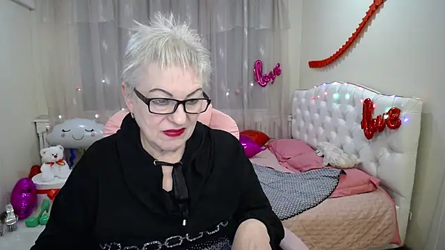 KayleSmoll online show from February 19, 2025, 4:55 am