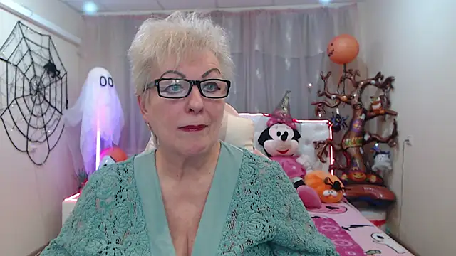 Snapshot of KayleSmoll chatting on November 1, 2025, 7:30 pm KayleSmoll online show from November 1, 2025, 7:30 pm