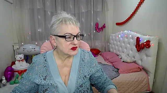 KayleSmoll online show from February 18, 2025, 10:47 pm