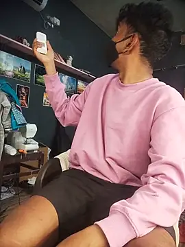 Snapshot of richardjames95 chatting on March 6, 2026, 12:11 pm richardjames95 online show from March 6, 2026, 12:11 pm