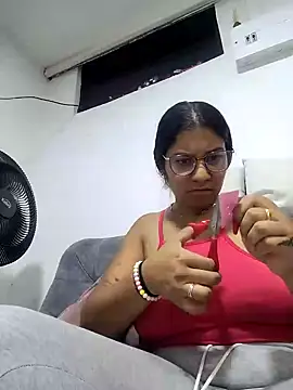 Snapshot of Sofythom1 chatting on October 25, 2025, 1:38 am Sofythom1 online show from October 25, 2025, 1:38 am