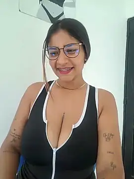 Snapshot of Sofythom1 chatting on October 26, 2025, 8:20 pm Sofythom1 online show from October 26, 2025, 8:20 pm