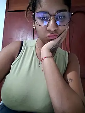 Snapshot of Sofythom1 chatting on March 22, 2026, 1:20 am Sofythom1 online show from March 22, 2026, 1:20 am