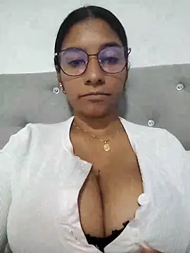 Snapshot of Sofythom1 chatting on March 15, 2026, 12:28 am Sofythom1 online show from March 15, 2026, 12:28 am