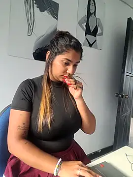 Snapshot of Sofythom1 chatting on October 18, 2025, 9:39 pm Sofythom1 online show from October 18, 2025, 9:39 pm