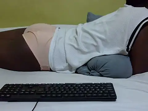 Snapshot of QUEEN-LIZ chatting on November 24, 2025, 3:17 am QUEEN-LIZ online show from November 24, 2025, 3:17 am