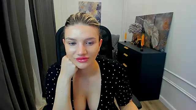 Snapshot of SelenaeMoore chatting on May 21, 2026, 3:48 am SelenaeMoore online show from May 21, 2026, 3:48 am