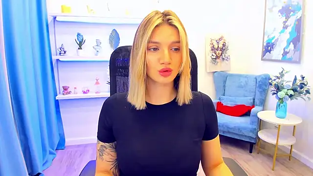 Snapshot of SelenaeMoore chatting on May 16, 2026, 6:51 pm SelenaeMoore online show from May 16, 2026, 6:51 pm
