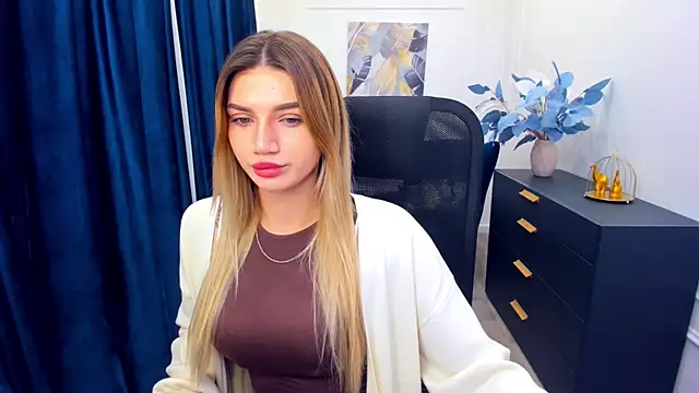 SelenaeMoore online show from September 18, 2025, 3:42 am