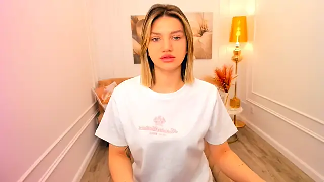 SelenaeMoore online show from March 30, 2026, 6:20 pm
