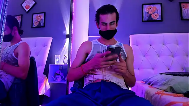 Elias Snow  online show from September 25, 2025, 2:12 pm