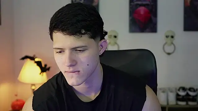 Snapshot of Hazzan_Velez chatting on November 7, 2025, 10:24 pm Hazzan Velez online show from November 7, 2025, 10:24 pm