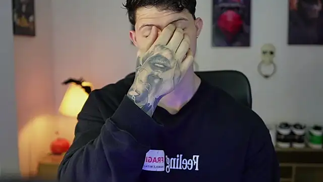 Snapshot of Hazzan_Velez chatting on November 7, 2025, 1:10 am Hazzan Velez online show from November 7, 2025, 1:10 am