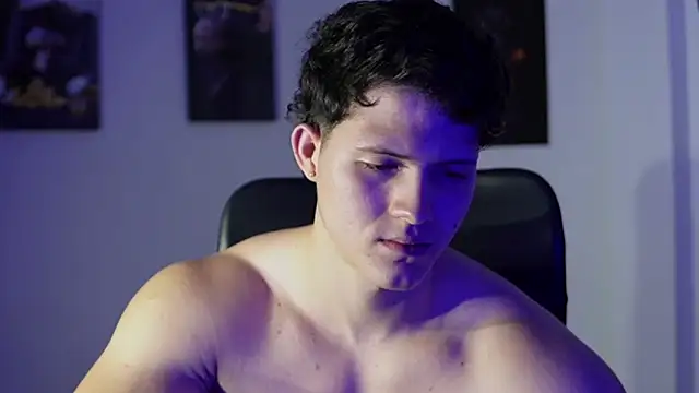 Snapshot of Hazzan_Velez chatting on December 16, 2025, 4:50 am Hazzan Velez online show from December 16, 2025, 4:50 am