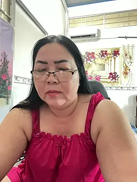 Snapshot of NDith chatting on July 7, 2026, 7:45 am NDith online show from July 7, 2026, 7:45 am