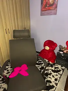 Snapshot of Cherriikenzie chatting on June 27, 2026, 6:03 pm Cherriikenzie online show from June 27, 2026, 6:03 pm