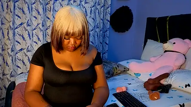 Snapshot of Cherriikenzie chatting on May 8, 2026, 10:13 pm Cherriikenzie online show from May 8, 2026, 10:13 pm