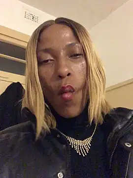 Snapshot of Kylie_Hairy_Bbc chatting on May 30, 2026, 12:39 am Kylie Hairy Bbc online show from May 30, 2026, 12:39 am