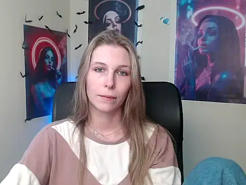 StrangerGi online show from May 11, 2026, 4:04 pm