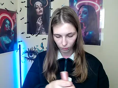 Snapshot of StrangerGi chatting on October 28, 2025, 7:18 am StrangerGi online show from October 28, 2025, 7:18 am