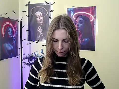 Snapshot of StrangerGi chatting on October 4, 2025, 6:04 am StrangerGi online show from October 4, 2025, 6:04 am