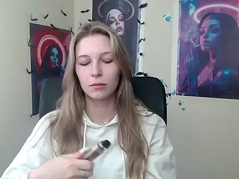 StrangerGi online show from May 9, 2026, 6:06 am