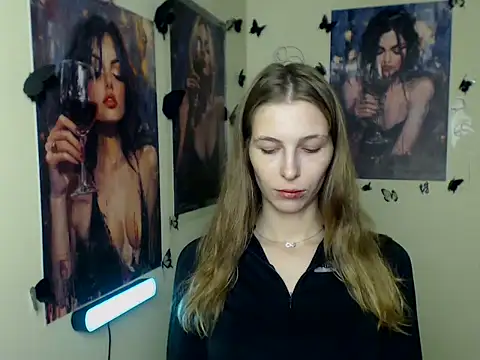 Snapshot of StrangerGi chatting on November 8, 2025, 7:01 am StrangerGi online show from November 8, 2025, 7:01 am