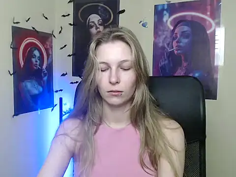 StrangerGi online show from May 19, 2026, 5:47 am