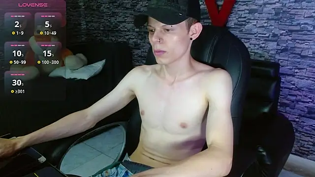 Snapshot of Matthew_Boy_ chatting on March 11, 2025, 9:15 pm Matthew Boy online show from March 11, 2025, 9:15 pm