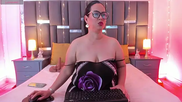 Snapshot of talivega chatting on December 15, 2025, 9:42 pm talivega online show from December 15, 2025, 9:42 pm