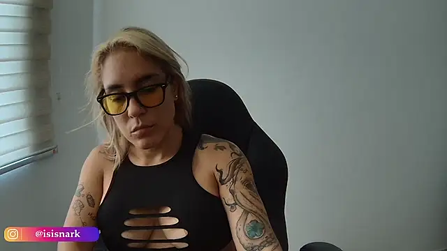 Snapshot of Isis69_ chatting on October 31, 2025, 9:11 pm Isis69 online show from October 31, 2025, 9:11 pm