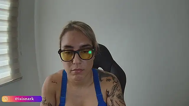 Snapshot of Isis69_ chatting on February 11, 2026, 3:01 pm Isis69 online show from February 11, 2026, 3:01 pm