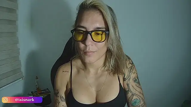 Snapshot of Isis69_ chatting on November 23, 2025, 11:59 pm Isis69 online show from November 23, 2025, 11:59 pm