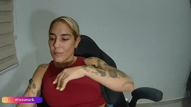 Snapshot of Isis69_ chatting on November 13, 2025, 12:47 am Isis69 online show from November 13, 2025, 12:47 am