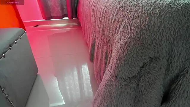 Nina Fuentes online show from July 19, 2026, 4:59 pm
