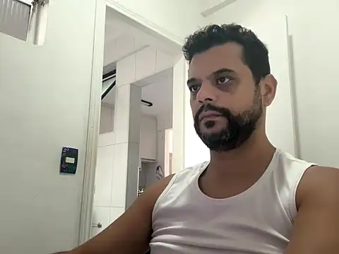HornyBeachBoyBR online show from May 6, 2026, 1:37 pm