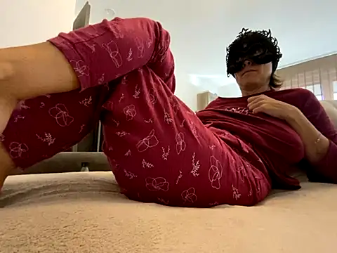 Snapshot of Marilou1983 chatting on November 12, 2025, 12:31 pm Marilou1983 online show from November 12, 2025, 12:31 pm